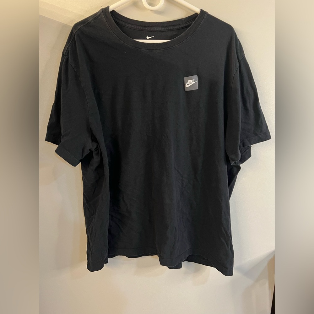 Nike Black Crew Neck Short-Sleeve Tee with Small Chest Logo